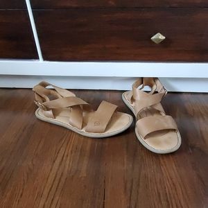 Born sandals